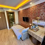 迈丹套房公寓式酒店