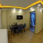 迈丹套房公寓式酒店 2*